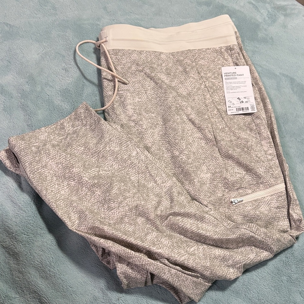 NWT Athleta Venture Printed Gray/Green Snake Skin Patterned Joggers